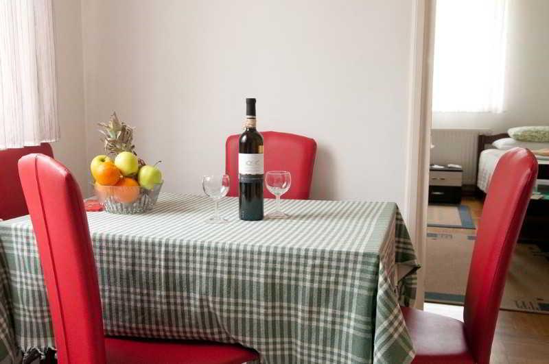 Apartman Urbana Villa ซาเกร็บ ภายนอก รูปภาพ
